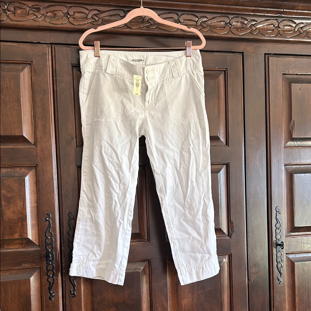 New Abercrombie & Fitch White Women's Capri Pants